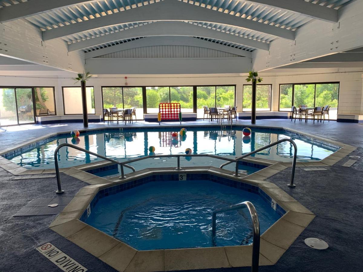 Radisson Hotel Detroit-Farmington Hills Exterior foto
