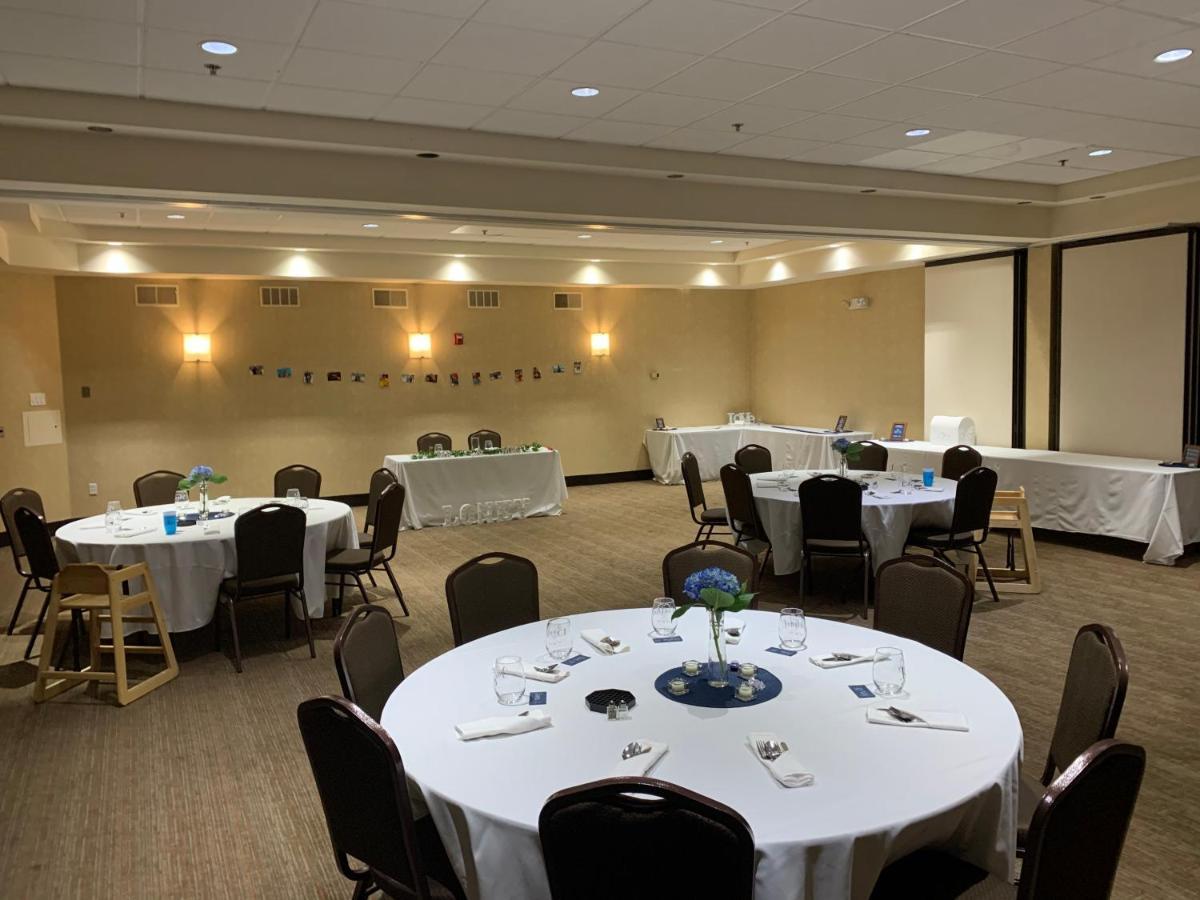 Radisson Hotel Detroit-Farmington Hills Exterior foto