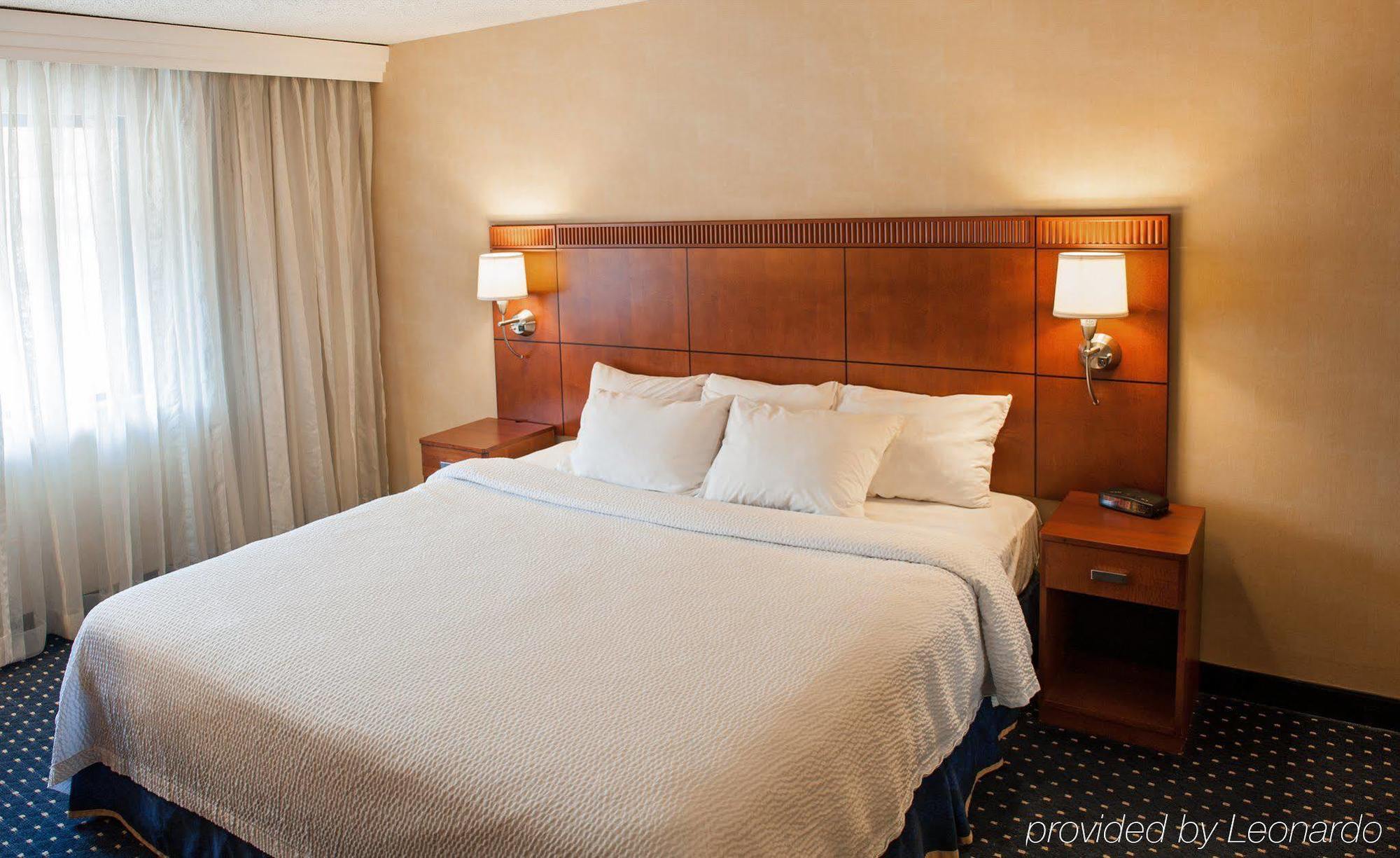 Radisson Hotel Detroit-Farmington Hills Exterior foto