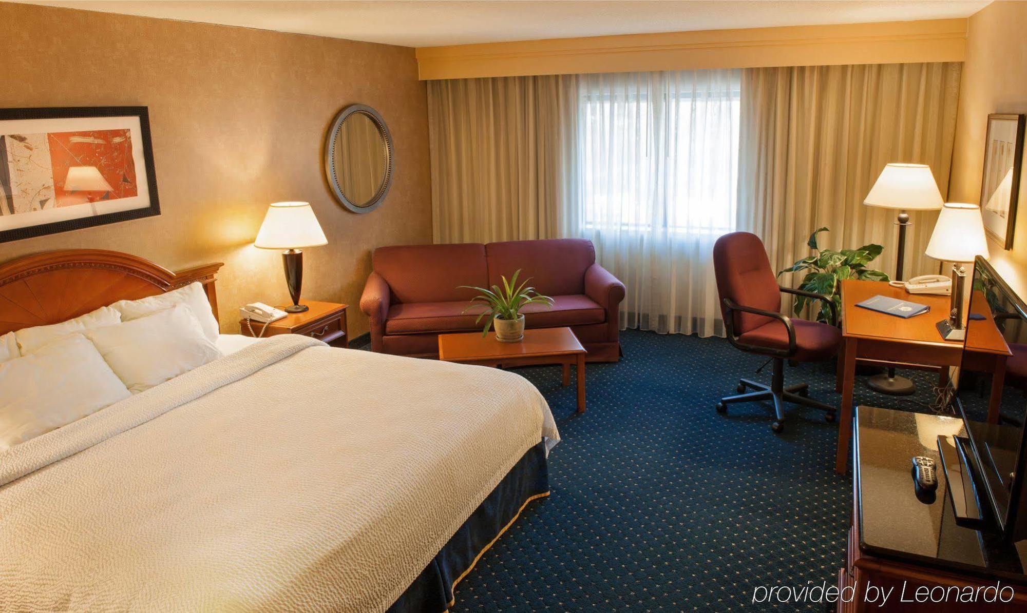 Radisson Hotel Detroit-Farmington Hills Exterior foto