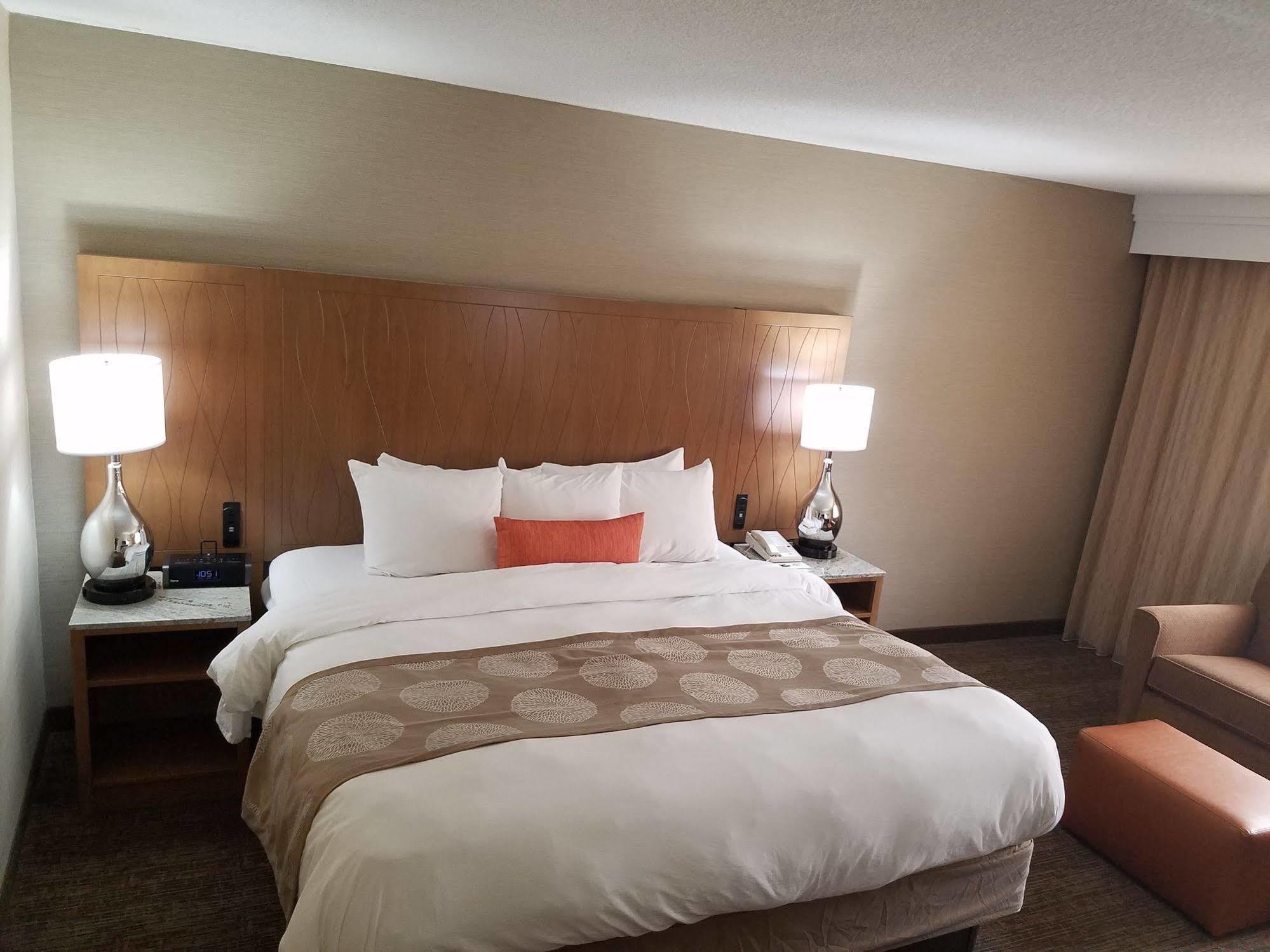 Radisson Hotel Detroit-Farmington Hills Exterior foto