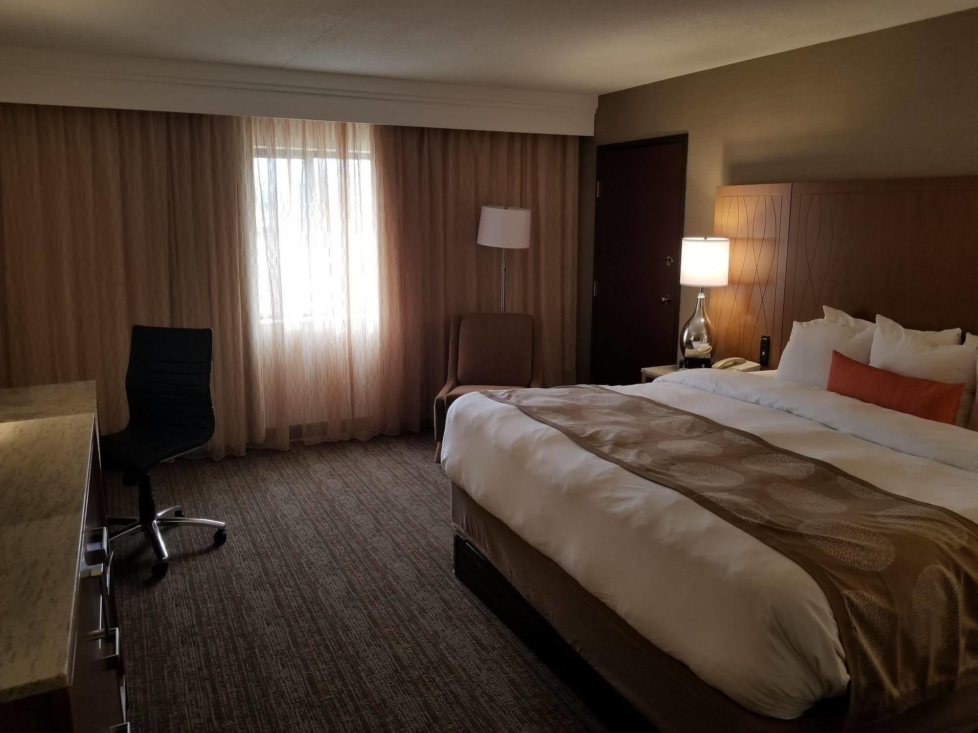 Radisson Hotel Detroit-Farmington Hills Exterior foto